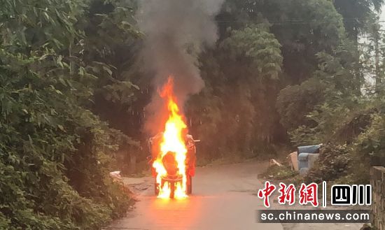 四川樂山一村道發(fā)生持續(xù)自燃現(xiàn)象，探究原因與影響